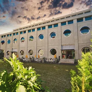  Hostel Silo Design & Boutique